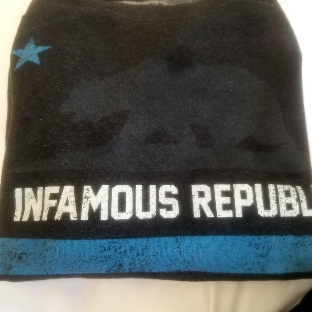 Infamous Sweater - Picture 4 of 4